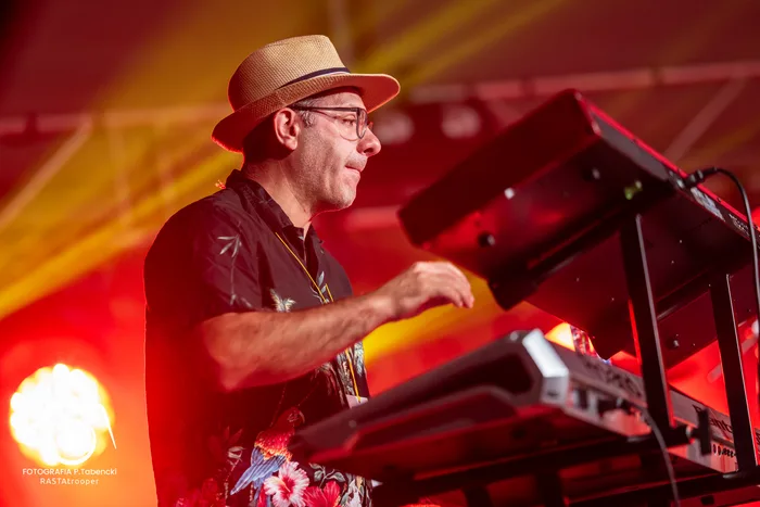 Aron Shamash on Keyboards at the Reggae Na Piaskach Festival