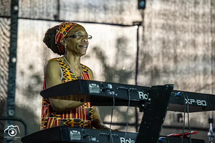 Caroline Williams on keys 